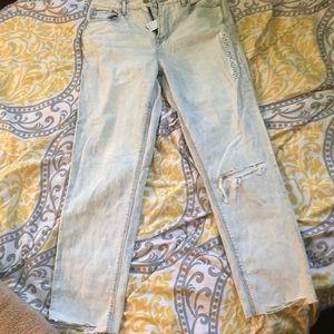 Light washed mom jean